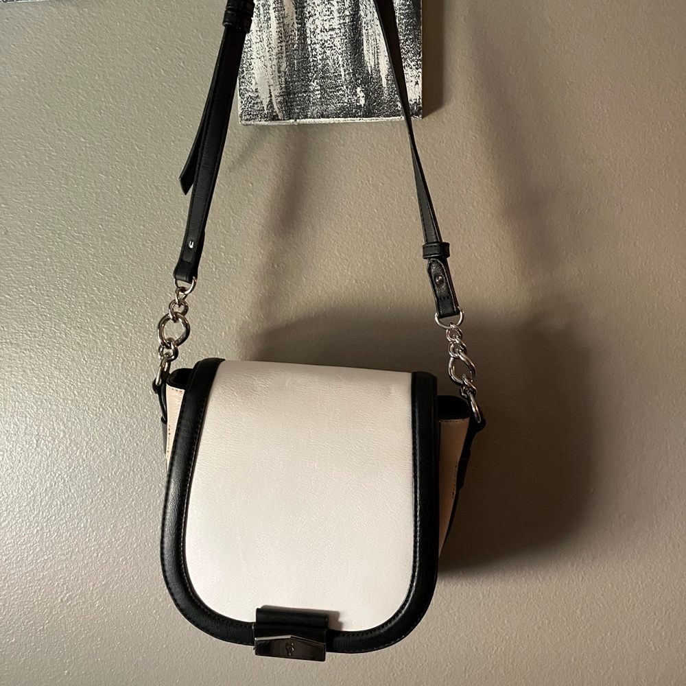 Vera Wang Black and White Shoulder Bag